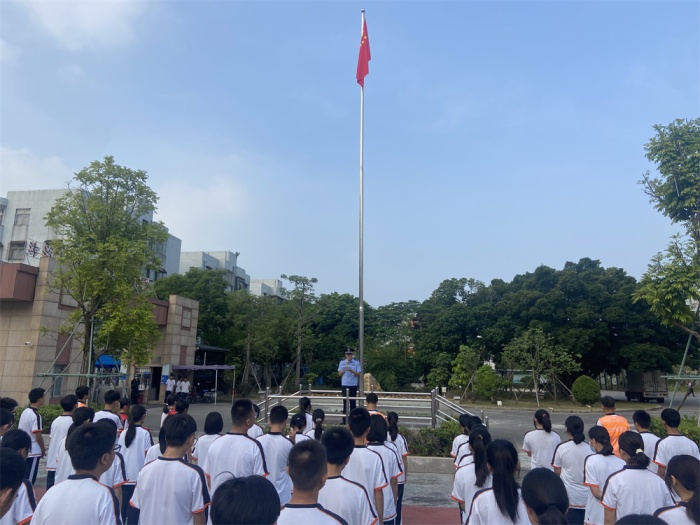 法治宣传进校园 法律教育入人心