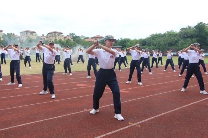 沙场点兵砺青春，校园亮剑检阅时